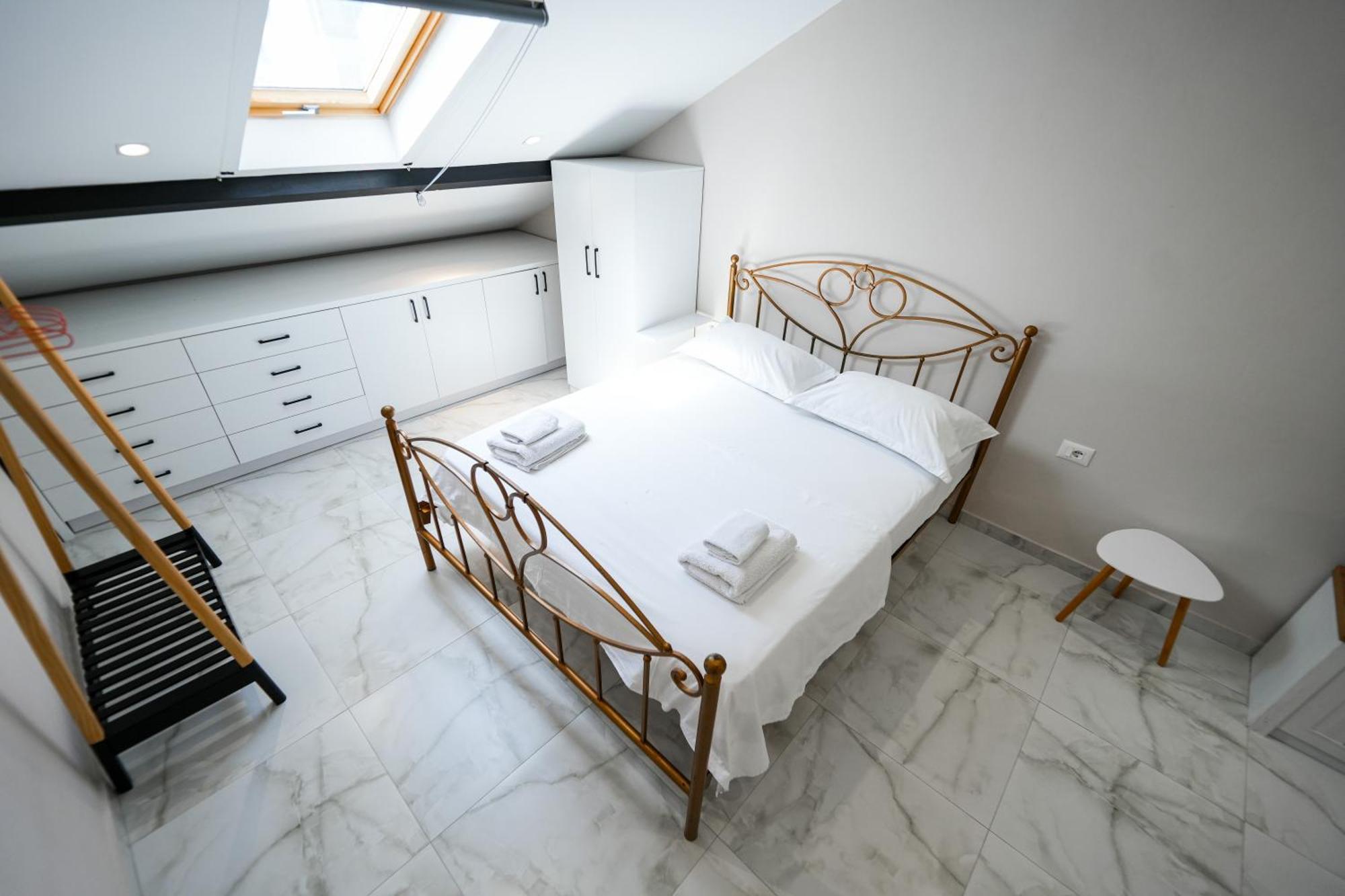 City Center Hideout - Studio Apartment Tirana Exterior foto