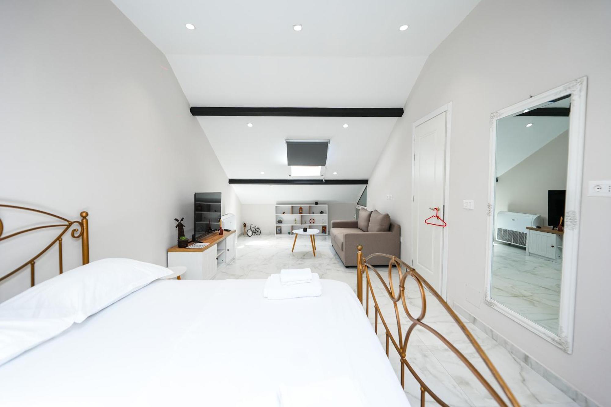 City Center Hideout - Studio Apartment Tirana Exterior foto